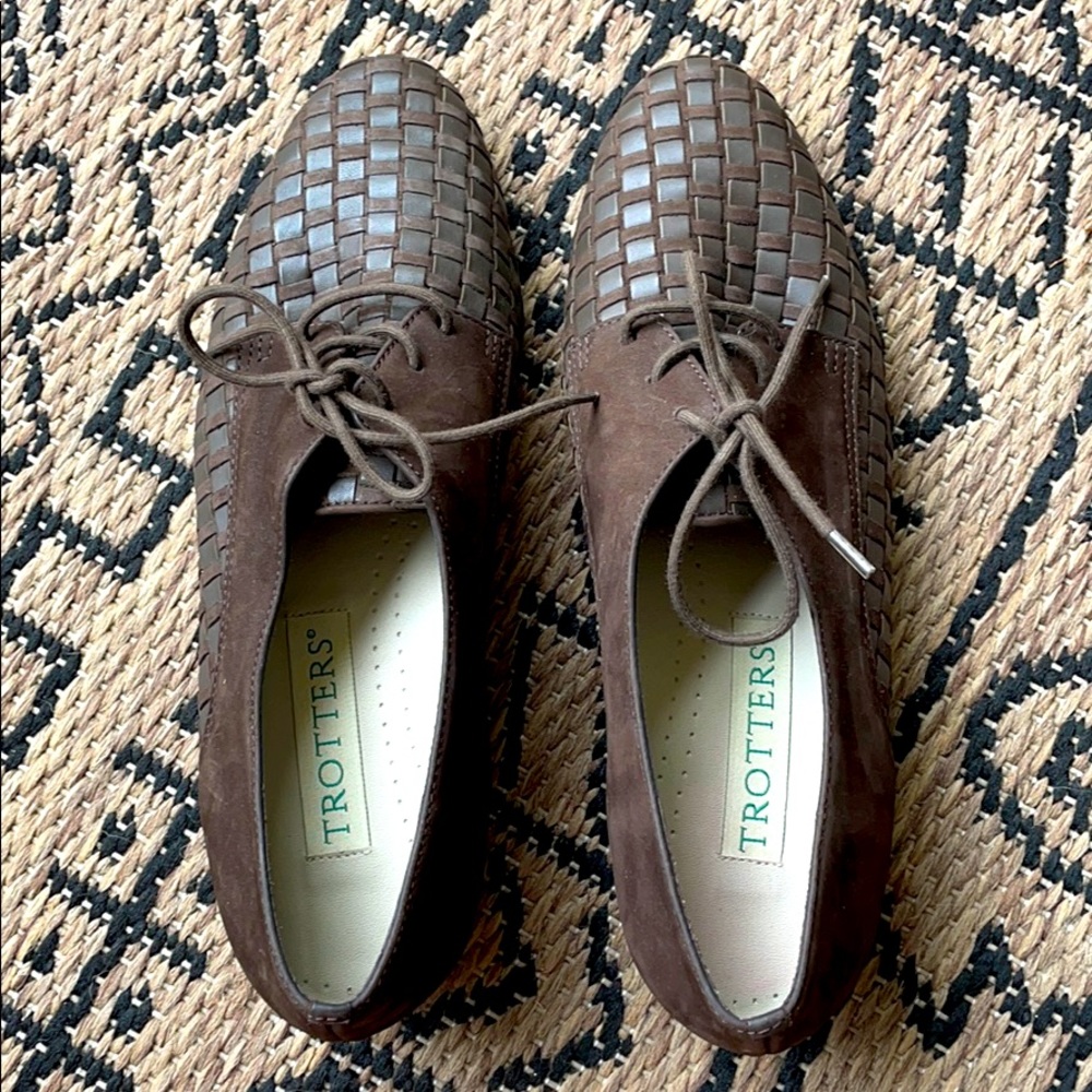 Trotters Lizzie Derby Flats - Chocolate Brown